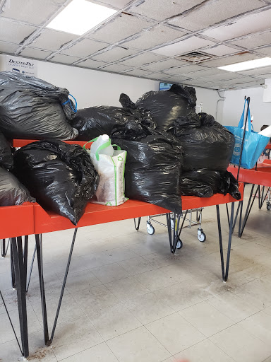 Laundromat «A Laundromat of Merritt Island ( 24 HR COIN LAUNDRY )», reviews and photos, 490 N Courtenay Pkwy, Merritt Island, FL 32953, USA