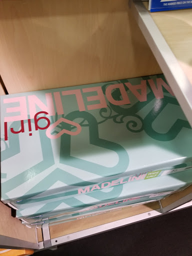 Shoe Store «DSW Designer Shoe Warehouse», reviews and photos, 413 N Milwaukee Ave, Vernon Hills, IL 60061, USA