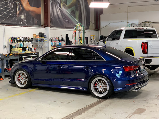 Auto Body Shop «Ultimate Paint Shop», reviews and photos, 28865 Nagel Ct, Lake Bluff, IL 60044, USA