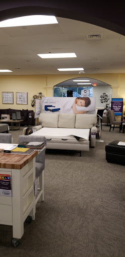 Furniture Store «Raymour & Flanigan Furniture and Mattress Store», reviews and photos, 275 Glen Cove Rd, Carle Place, NY 11514, USA