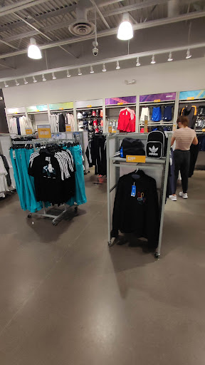 Shopping Mall «Twin Cities Premium Outlets», reviews and photos, 3965 Eagan Outlets Pkwy, Eagan, MN 55122, USA