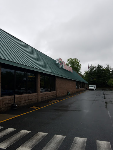 Grocery Store «Hannaford Supermarket», reviews and photos, 220 Washington St, Claremont, NH 03743, USA