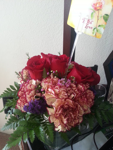 Florist «ROWLETT FLORIST & GIFTS», reviews and photos, 513 W State St, Garland, TX 75040, USA