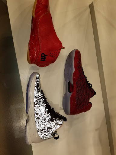 Shoe Store «Footaction», reviews and photos, 32 S State St, Chicago, IL 60603, USA