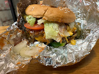 Cheeseburger du Restaurant de hamburgers Five Guys Opéra à Paris - n°9