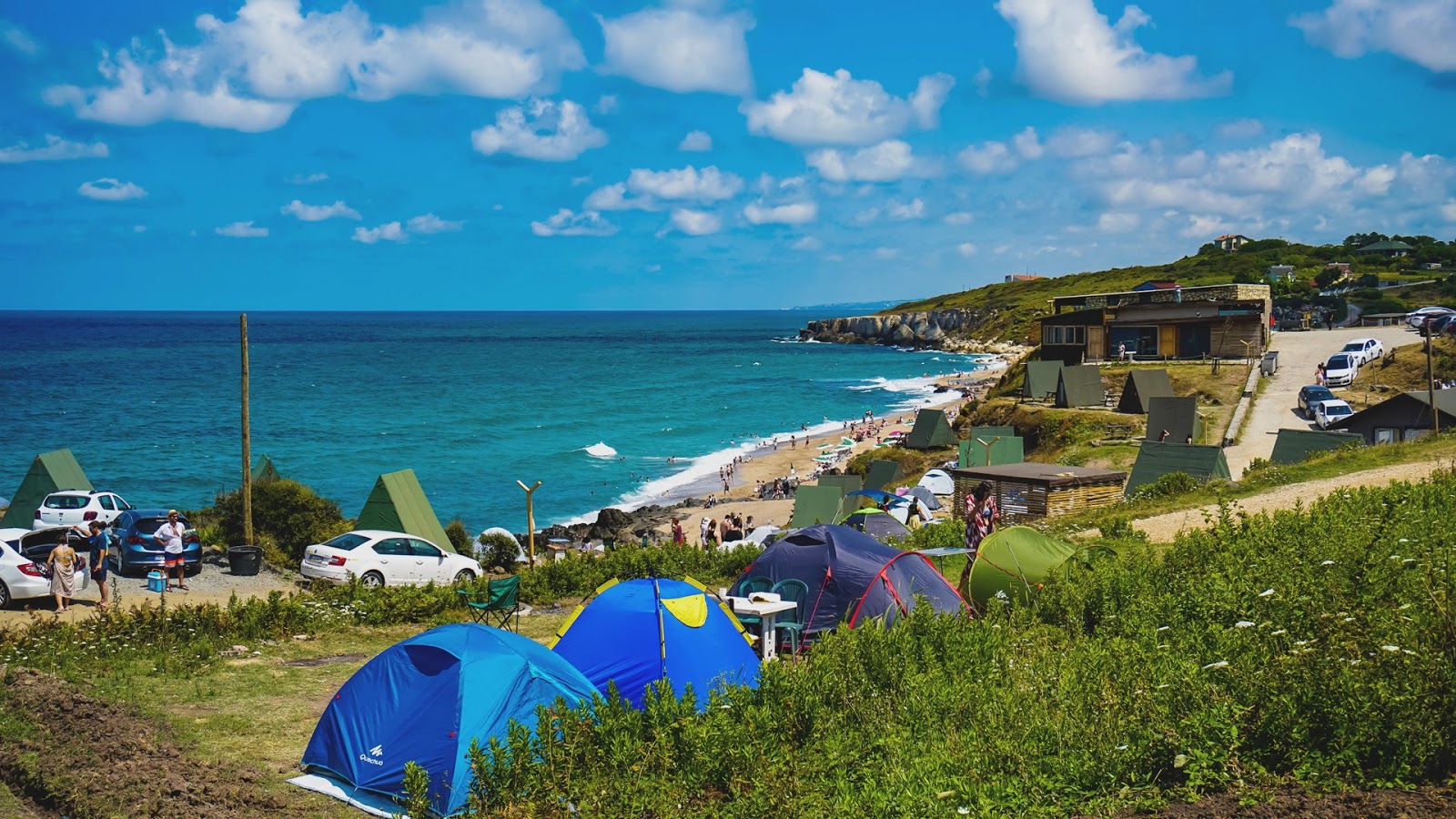 Foto von Suslu beach und die siedlung