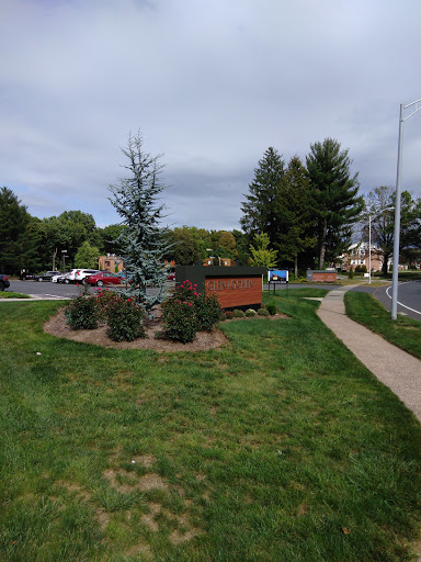 Shopping Mall «Glen Lochen Mall», reviews and photos, 39 New London Turnpike, Glastonbury, CT 06033, USA