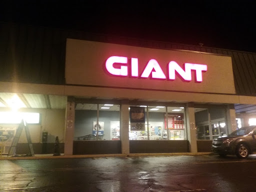 Giant Food Stores, 500 Progress Ave, Pottsville, PA 17901, USA, 