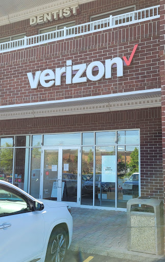 Cell Phone Store «Verizon», reviews and photos, 2945 Veterans Rd W, Staten Island, NY 10309, USA