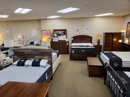 Furniture Store «Raymour & Flanigan Furniture and Mattress Store», reviews and photos, 2780 W Ridge Rd, Rochester, NY 14626, USA