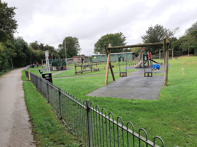 Jubilee Lake and Playground - Swindon