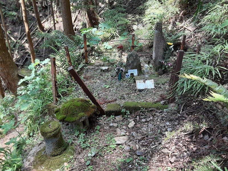 小山芳姫の墓