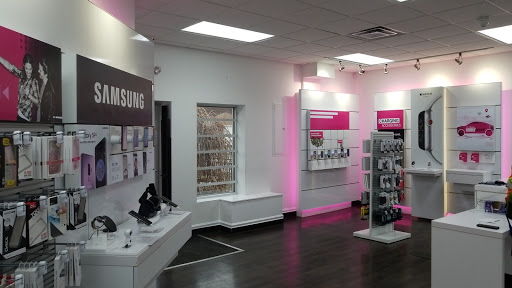 Cell Phone Store «T-Mobile», reviews and photos, 6800 Schaefer Rd, Dearborn, MI 48126, USA