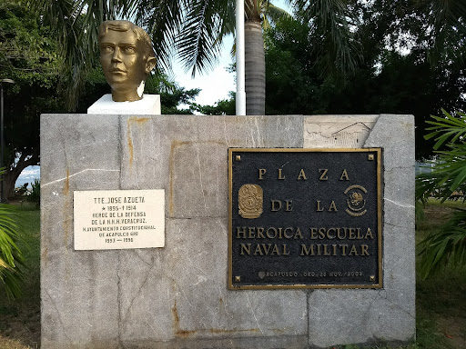 Plaza de la Heroica Escuela Naval Militar