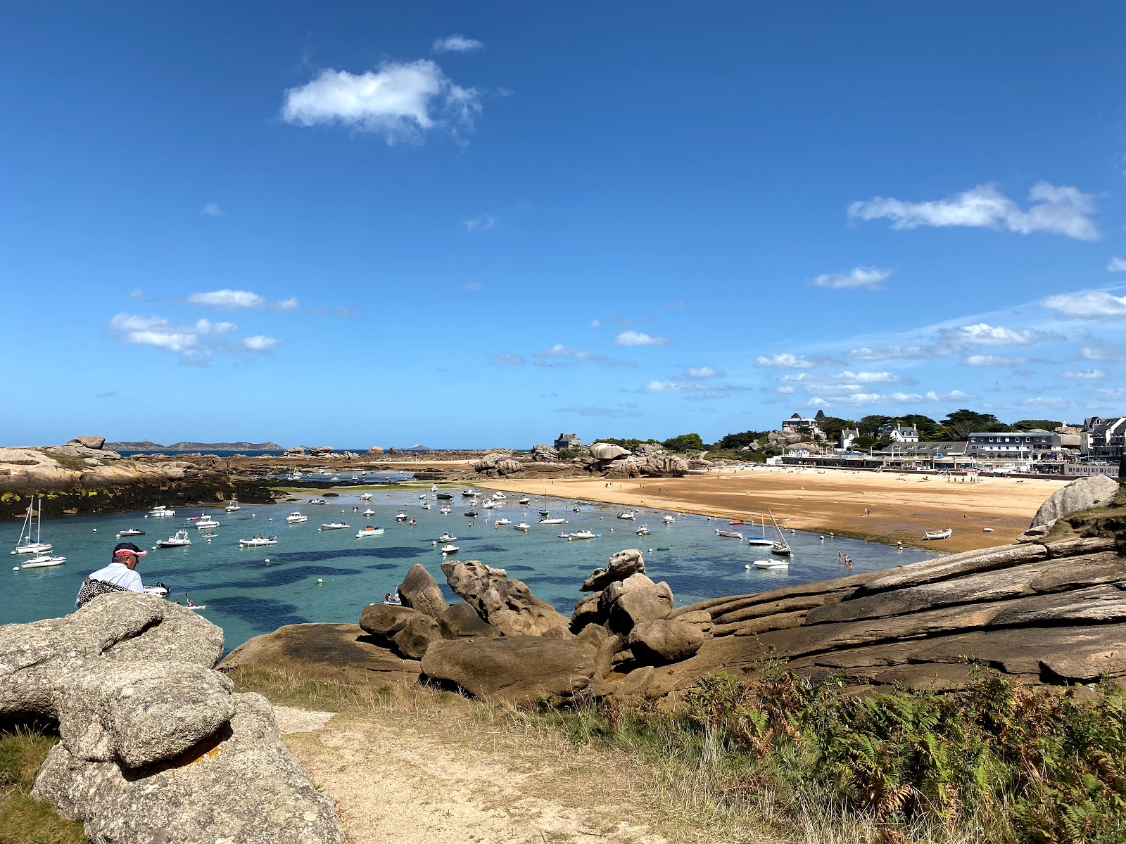 Plage du Coz-Pors'in fotoğrafı - rahatlamayı sevenler arasında popüler bir yer