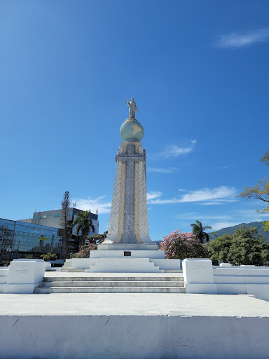 10 must-see monuments in San Salvador