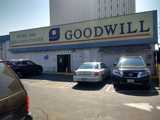 Thrift Store «Goodwill - Sherman Oaks», reviews and photos, 14760 Ventura Blvd, Sherman Oaks, CA 91403, USA