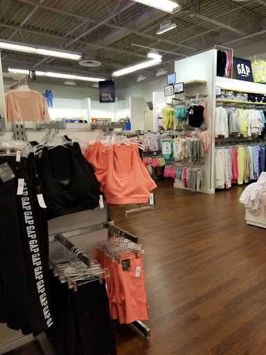 Clothing Store «Banana Republic», reviews and photos, 241 Fort Evans Rd NE, Leesburg, VA 20176, USA