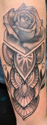 Tattoo Shop «A Thin Line Tattoo», reviews and photos, 9 E Wilson St, Batavia, IL 60510, USA