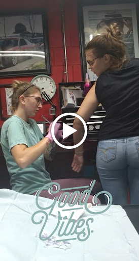 Tattoo Shop «Fishpig Ink», reviews and photos, 318 Woodward Ave, Muscle Shoals, AL 35661, USA