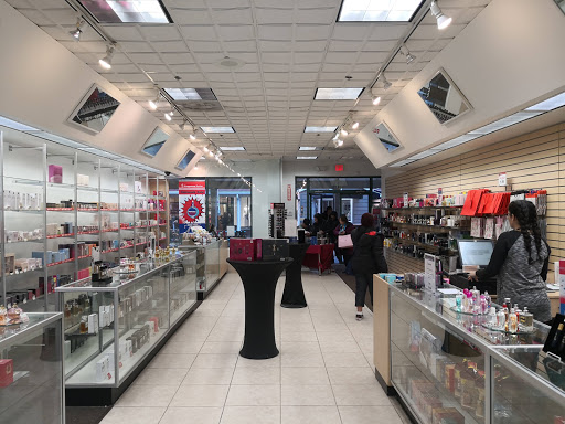 Shopping Mall «Clinton Crossing Premium Outlets», reviews and photos, 20 Killingworth Turnpike, Clinton, CT 06413, USA