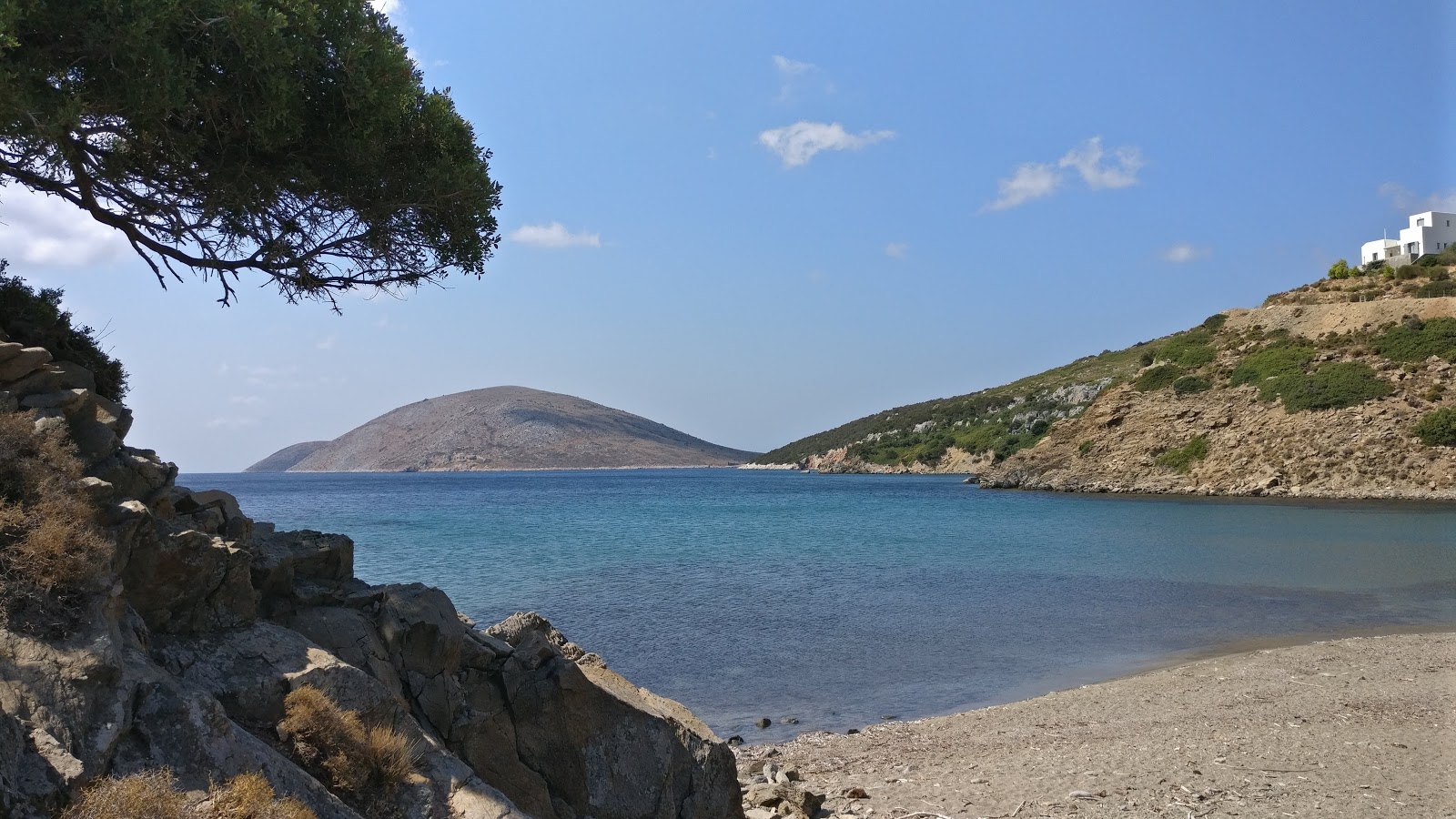 Foto de Diapori beach con bahía mediana