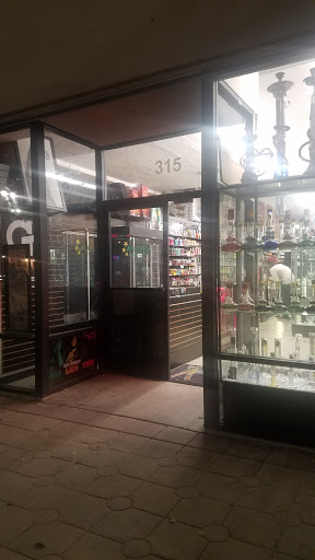 Tobacco Shop «Amsterdam Smoke and Vape Store», reviews and photos, 315 Pine Ave, Long Beach, CA 90802, USA