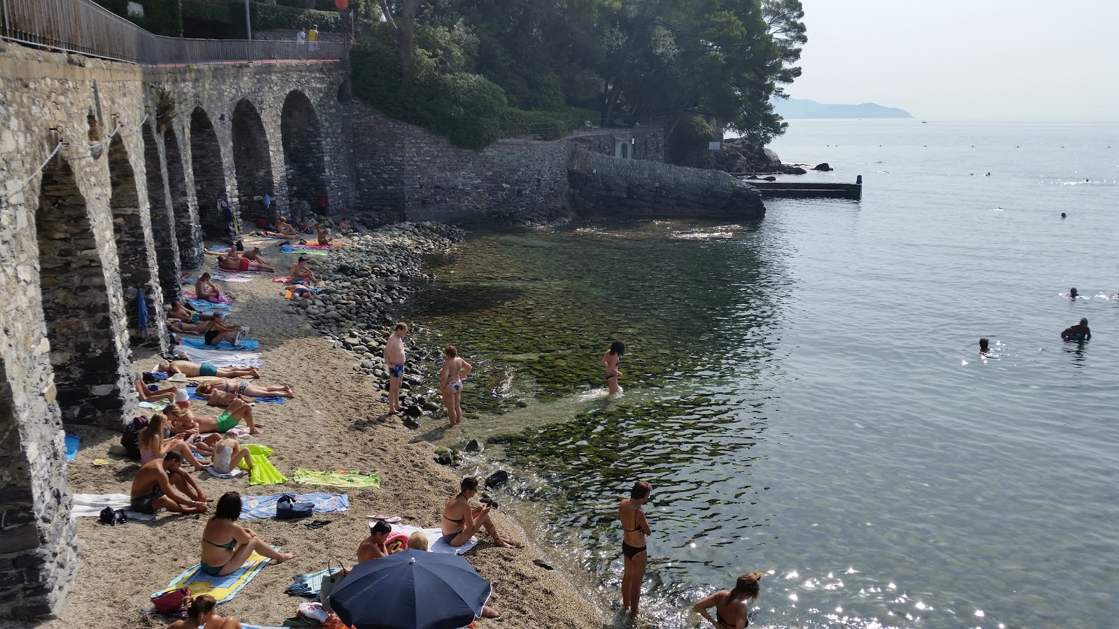San Michele beach'in fotoğrafı mavi sular yüzey ile