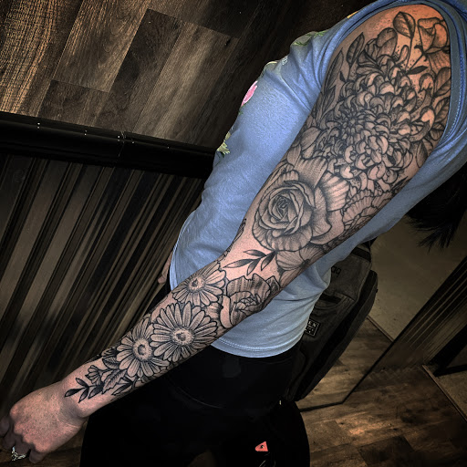 Explore mother daughter flower tattoo ideas, creative tattoo ideas in Elkview, available at Andy Electric Tattoos