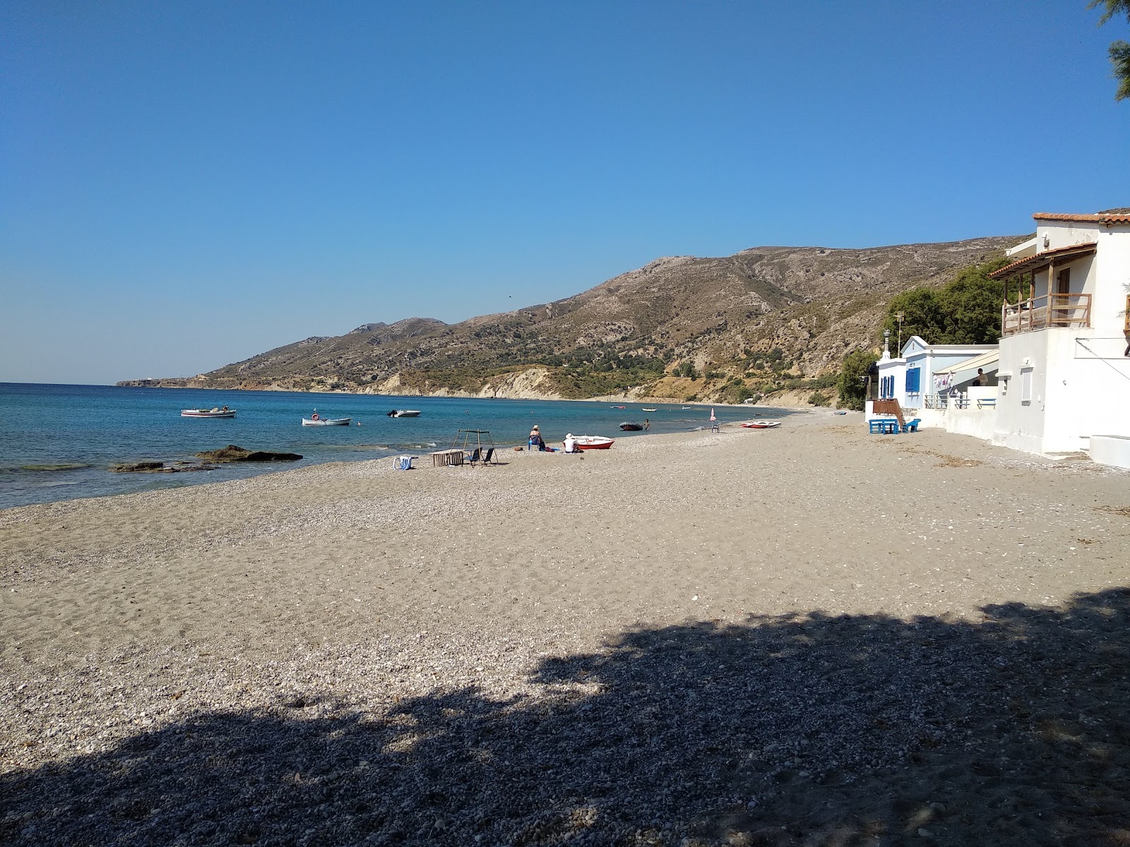 Fotografie cu Paralia Faros cu o suprafață de nisip beige și pietricele