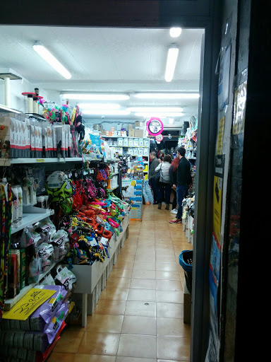 Juana Dog en L'Hospitalet de Llobregat, Barcelona