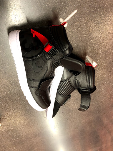 Sporting Goods Store «Nike Factory Store», reviews and photos, 20 City Blvd W #617, Orange, CA 92868, USA