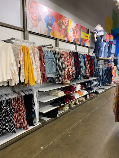 Clothing Store «Old Navy», reviews and photos, 3581 N Freeway Blvd, Sacramento, CA 95834, USA