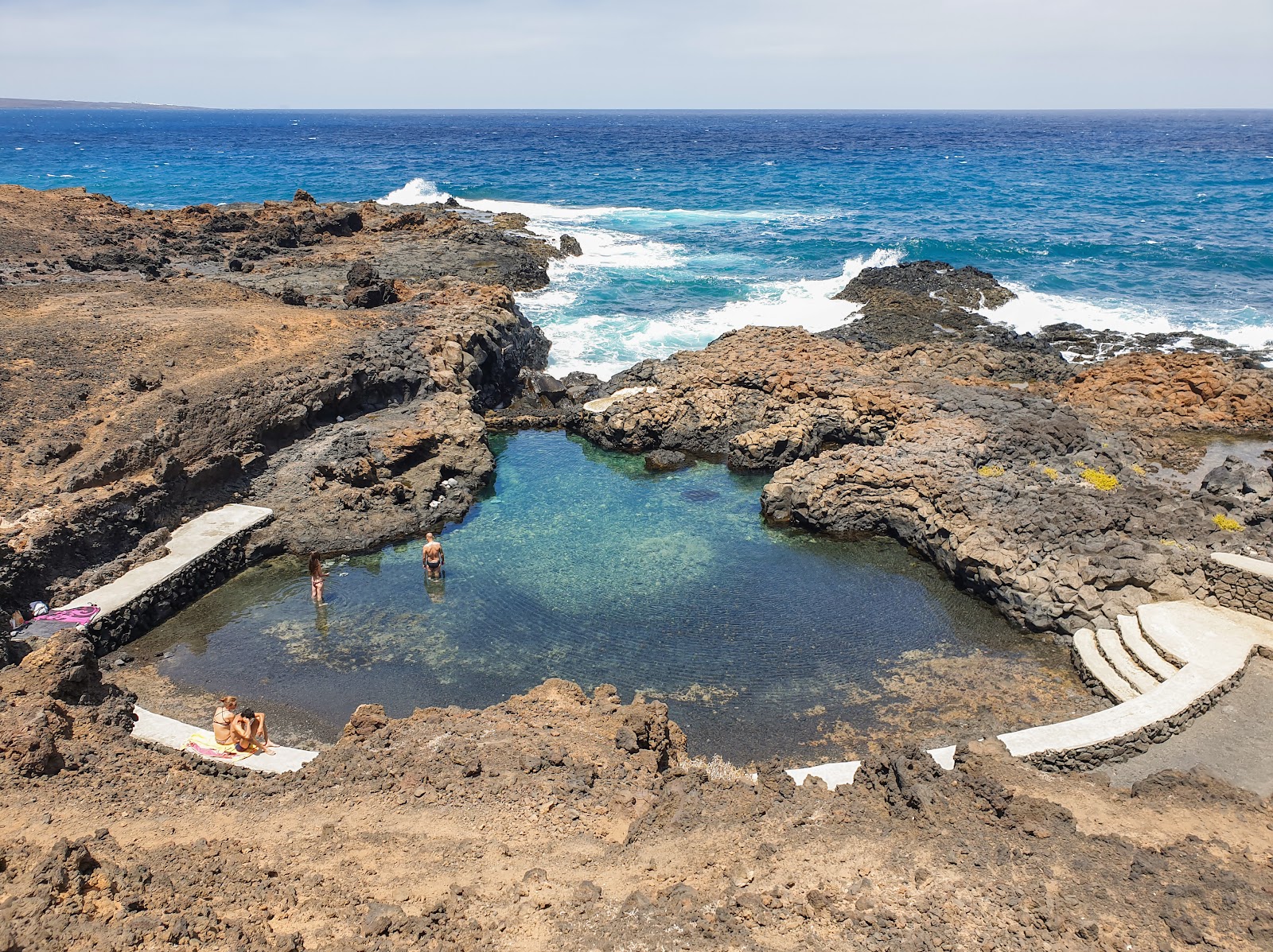 Playa Vaya Querida的照片 带有灰色沙和卵石表面