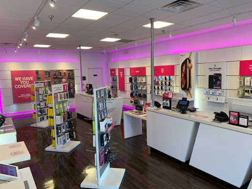 Cell Phone Store «T-Mobile», reviews and photos, 358 W Army Trail Rd #170, Bloomingdale, IL 60108, USA