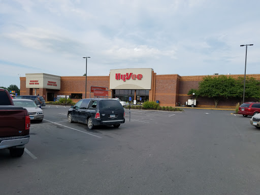 Supermarket «Hy-Vee», reviews and photos, 110 S D St, Oskaloosa, IA 52577, USA