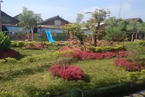 Taman Desa Mengandung Sari image