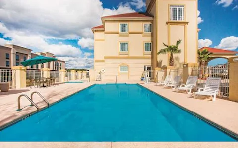 La Quinta Inn & Suites by Wyndham Kingsland/Kings Bay image