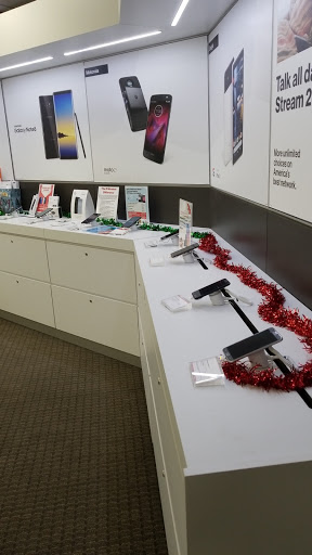 Cell Phone Store «Verizon Authorized Retailer / RW - Downingtown, PA», reviews and photos, 3903 Lincoln Hwy, Downingtown, PA 19335, USA