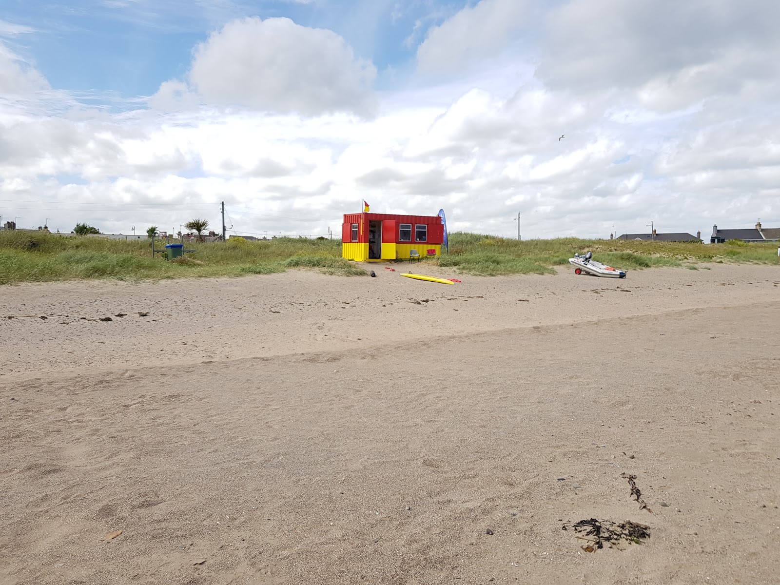 Photo de Skerries Beach avec l'eau cristalline de surface