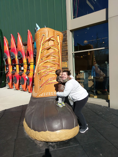 Clothing Store «L.L. Bean», reviews and photos, 340 Legacy Pl, Dedham, MA 02026, USA