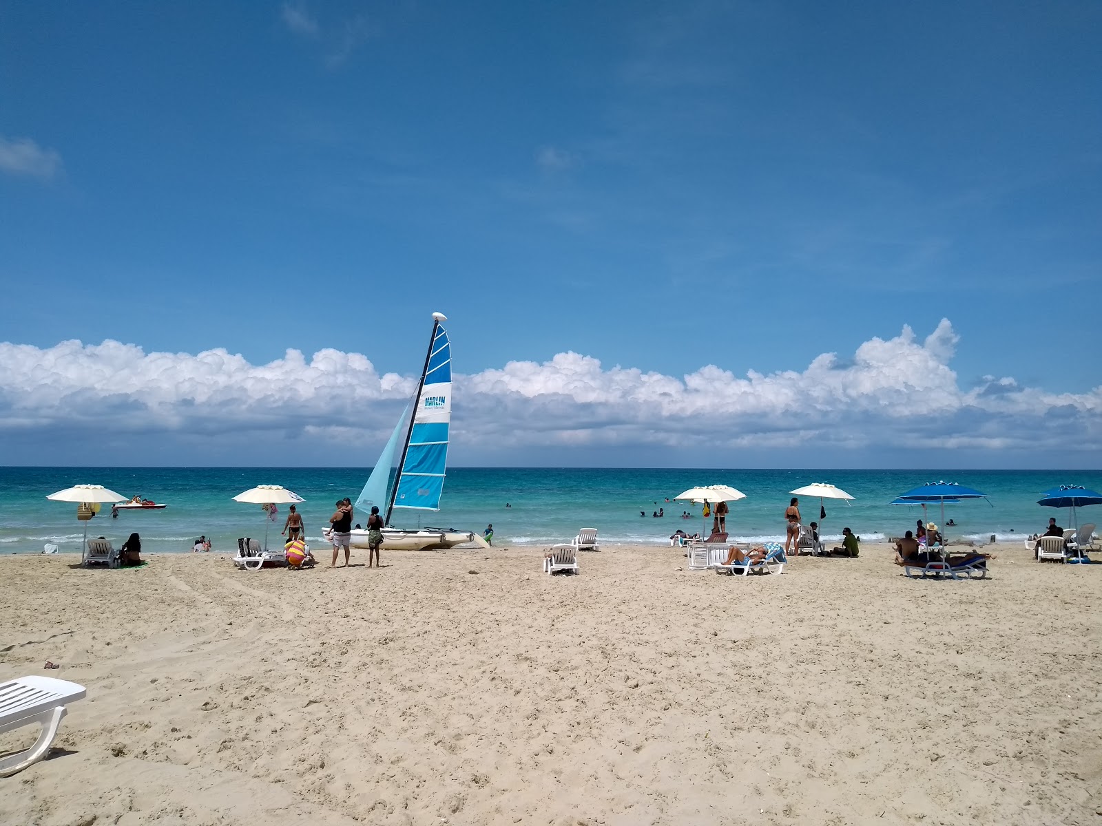 Guanabo beach的照片 带有明亮的细沙表面