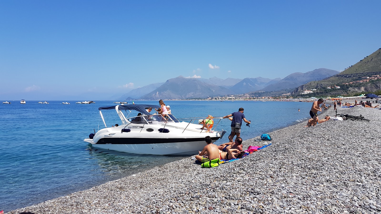 Fotografie cu Spiaggia Praia a Mare cu nivelul de curățenie înalt