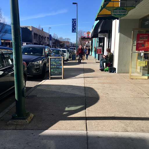 Running Store «Road Runner Running Store», reviews and photos, 3002 W Cary St, Richmond, VA 23221, USA