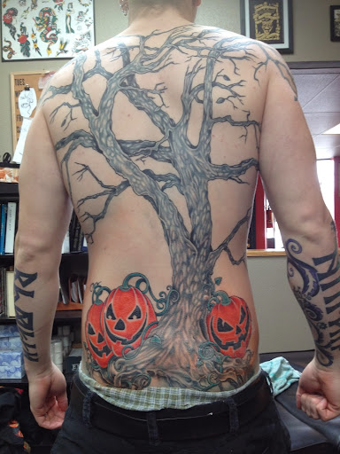 Tattoo Shop «Nine Lives Tattoo», reviews and photos, 61 N Holladay Dr, Seaside, OR 97138, USA