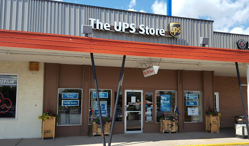 Shipping and Mailing Service «The UPS Store», reviews and photos, 8014 Olson Memorial Hwy, Golden Valley, MN 55427, USA