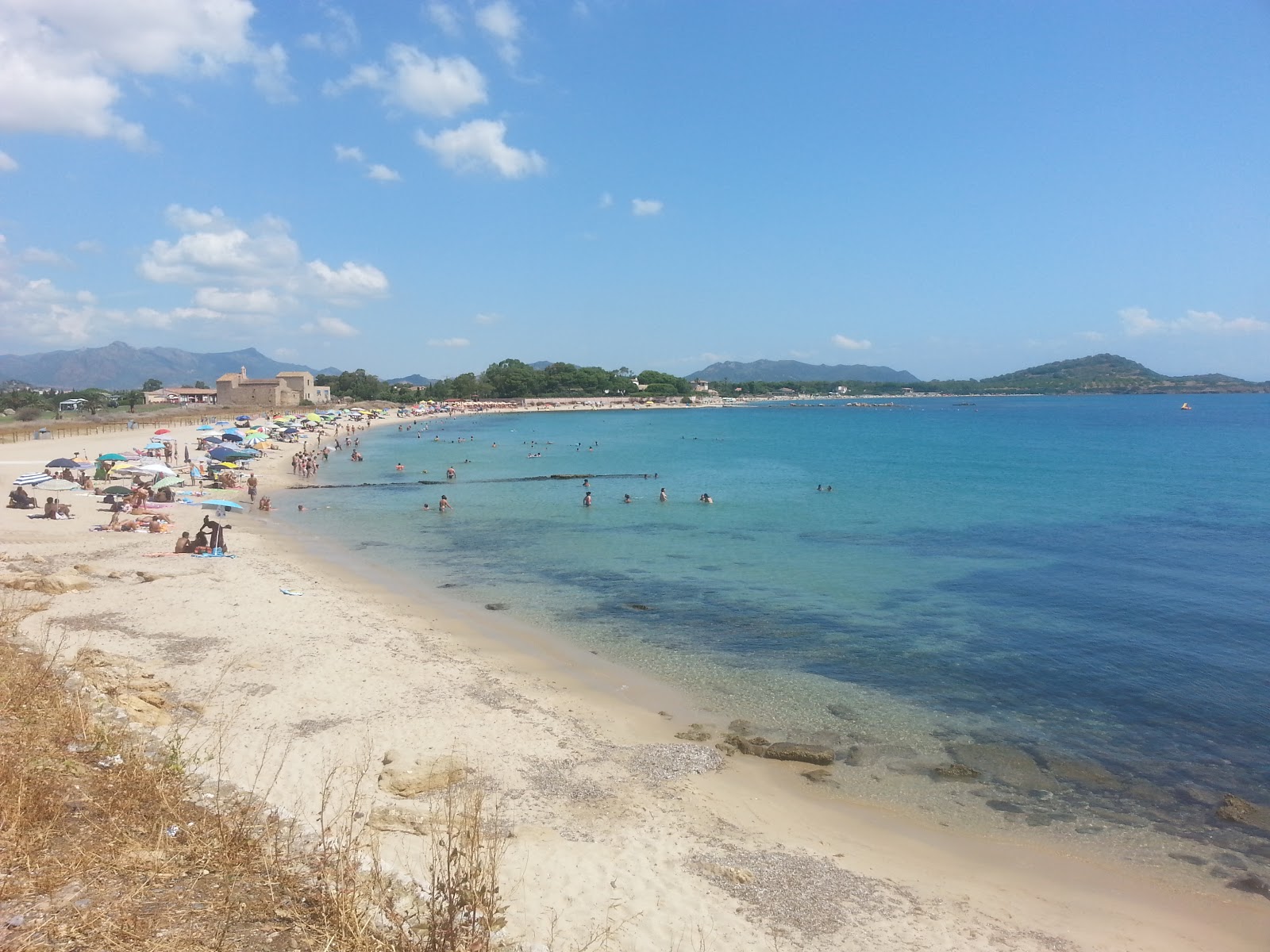 Foto av Fichi Strand med turkos rent vatten yta