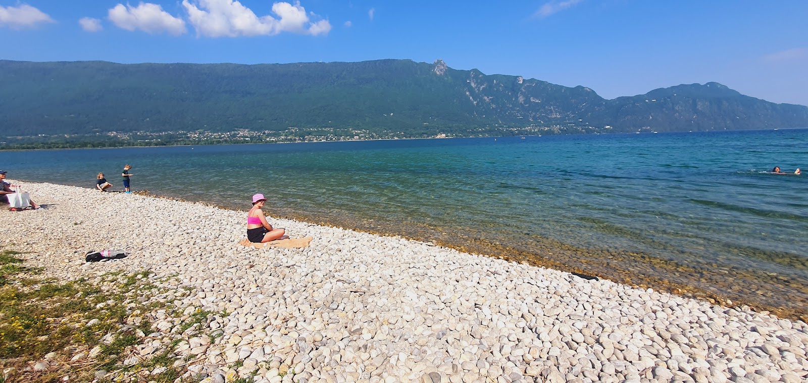 Plage Les Cochets'in fotoğrafı geniş bir kıyı şeridi ile birlikte