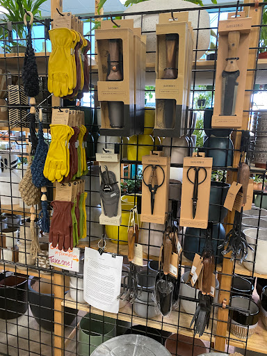 Pet Supply Store «Fang & Feather - Kenton Neighborhood Pet Supply», reviews and photos, 3131 N Lombard St, Portland, OR 97217, USA