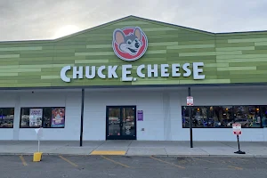 Chuck E. Cheese image